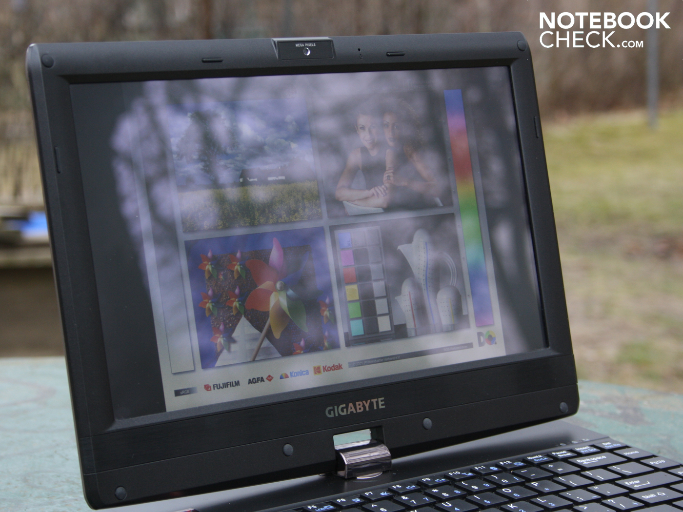 نمایشگر Gigabyte Booktop T1125N
