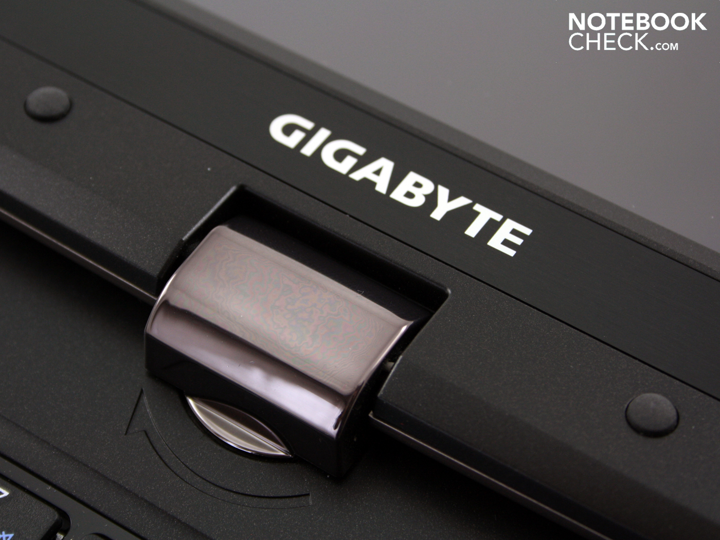 بدنه لپ‌تاپ Gigabyte T1125N