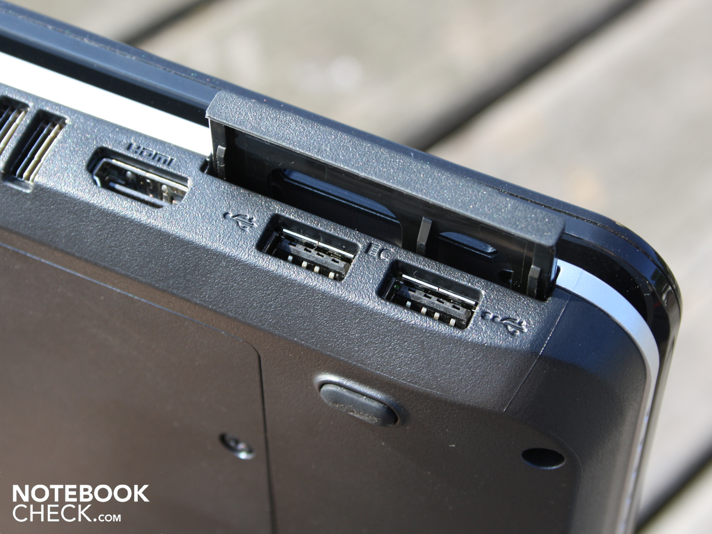 لپتاپ Fujitsu Lifebook AH531 لپتاپ Fujitsu Lifebook AH531