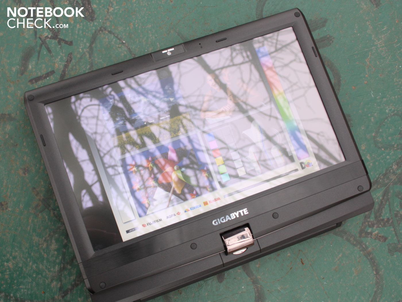 نمایشگر Gigabyte Booktop T1125N