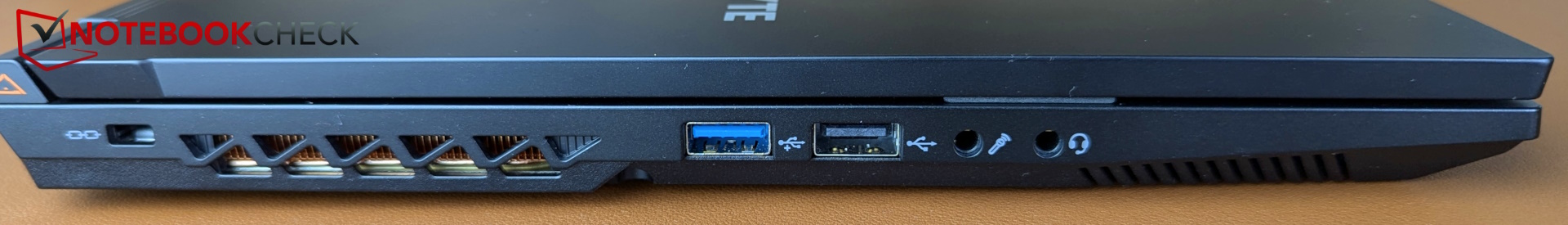 چپ: کنزینگتون، USB-A 3.0، USB-A 2.0، جک میکروفون، جک هدست