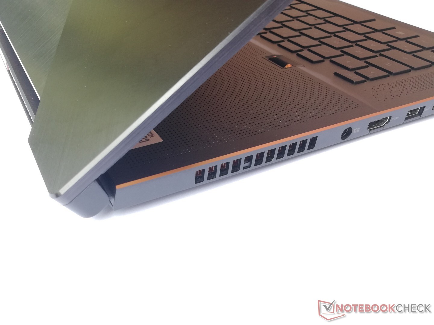 اتصالات لپ‌تاپ گیمینگ Asus Zephyrus
