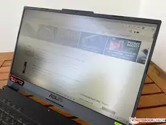 فضای باز و زوایای دید لپ تاپ ایسوس