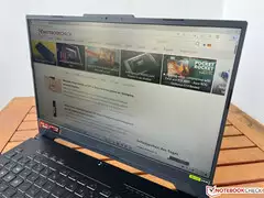 فضای باز و زوایای دید لپ تاپ ایسوس
